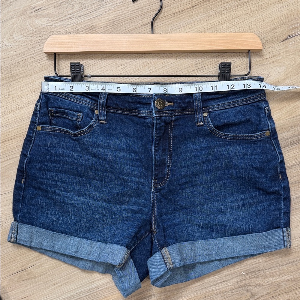 Reitmans Women’s Denim Shorts – Deep Blue – Size 28 – Cuffed Hem - Picture 4 of 6